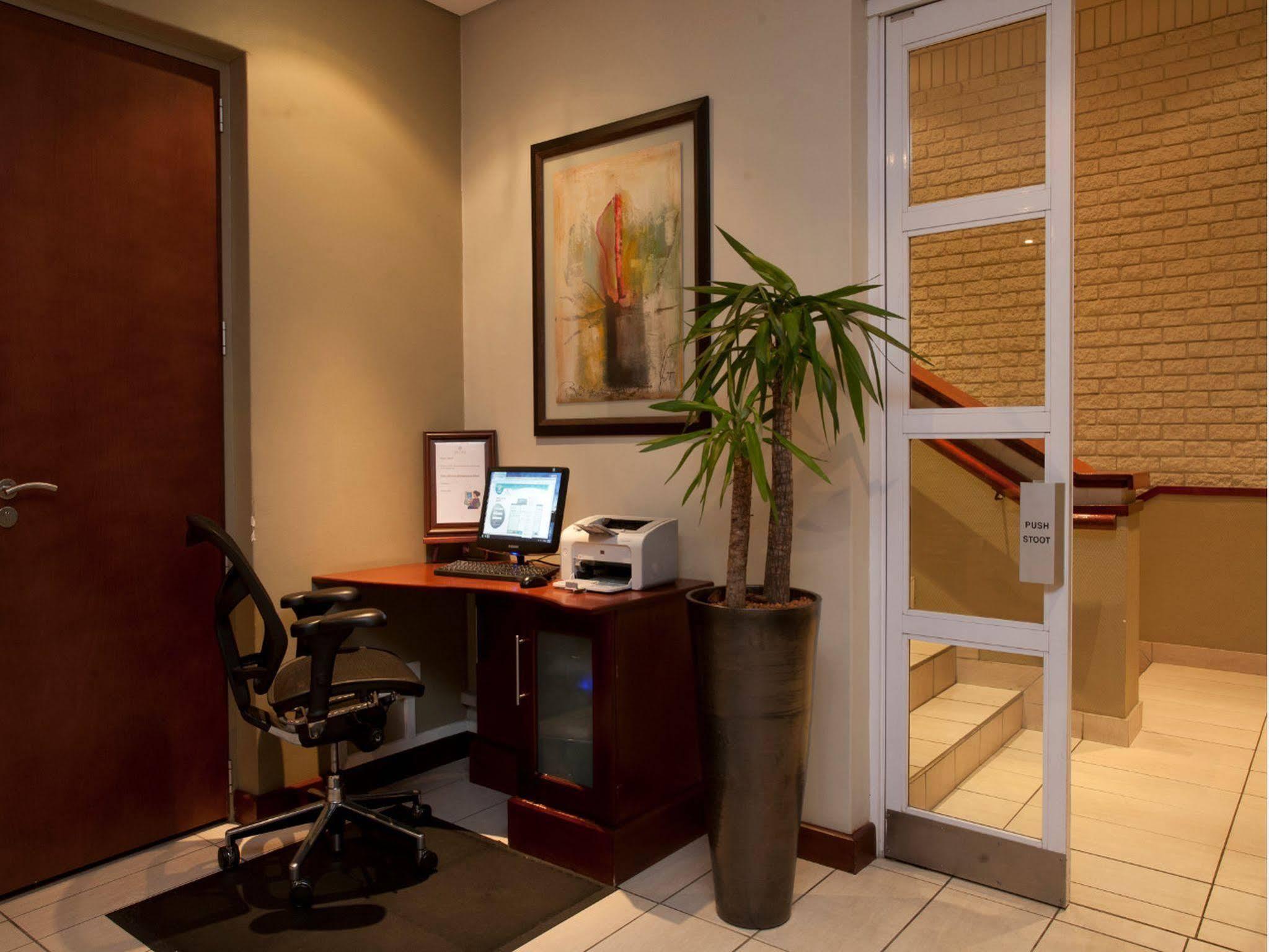 Town Lodge Bellville Extérieur photo